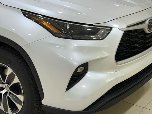 New 2026 Toyota Highlander XLE image 2
