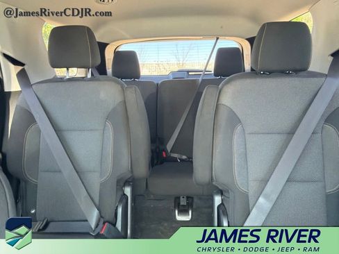 Used 2020 Chevrolet Traverse LT FWD image 11