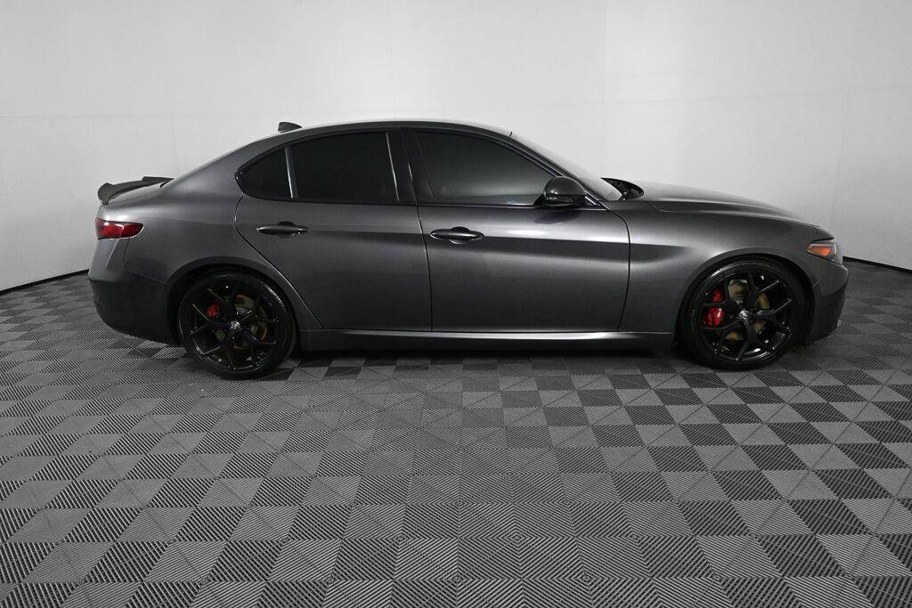 Used 2020 Alfa Romeo Giulia w/ Nero Edizione RWD image 24