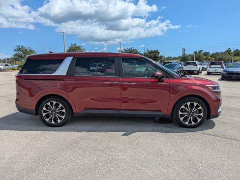 Certified 2024 Kia Carnival EX FWD image 3