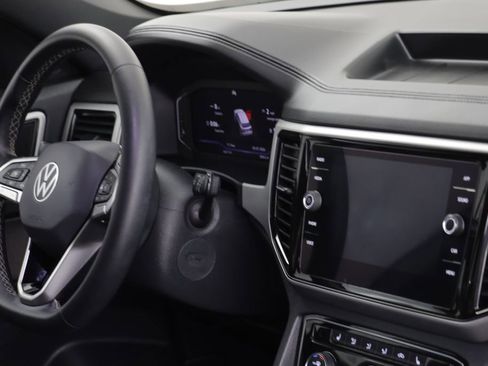 Used 2022 Volkswagen Atlas Cross Sport SE FWD image 20