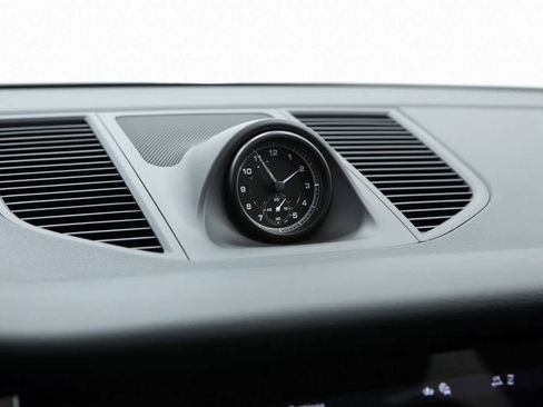 Certified 2025 Porsche Macan image 25