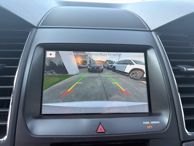 Used 2016 Ford Taurus Limited FWD image 25