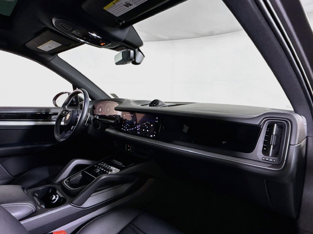 Certified 2025 Porsche Cayenne S AWD/4WD image 17