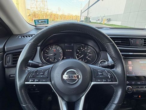 Used 2018 Nissan Rogue SV image 33
