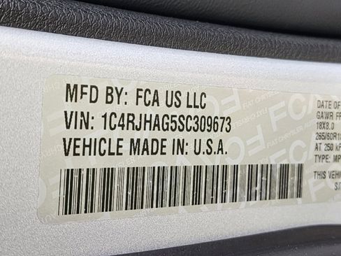 Certified 2025 Jeep Grand Cherokee Laredo X w/ Luxury Tech Group I image 35