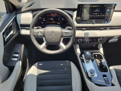 New 2026 Mitsubishi Outlander SE FWD image 17
