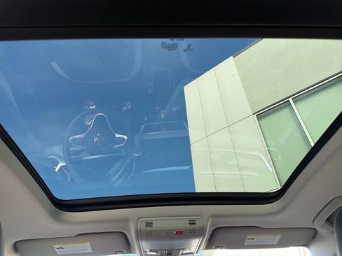 Certified 2025 Volkswagen Taos SE image 22