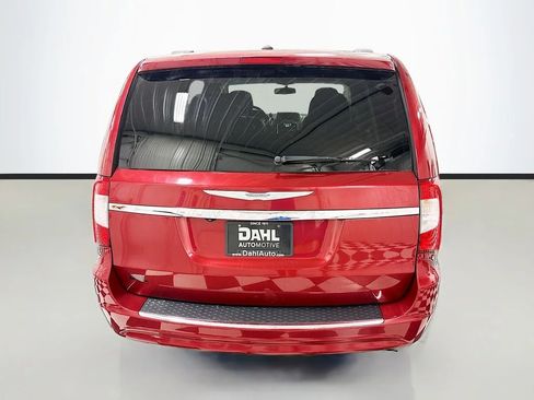 Used 2015 Chrysler Town & Country Touring w/ Driver Convenience Group FWD image 12