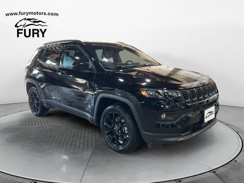 Used 2025 Jeep Compass Latitude w/ Altitude Special Edition AWD/4WD image 1