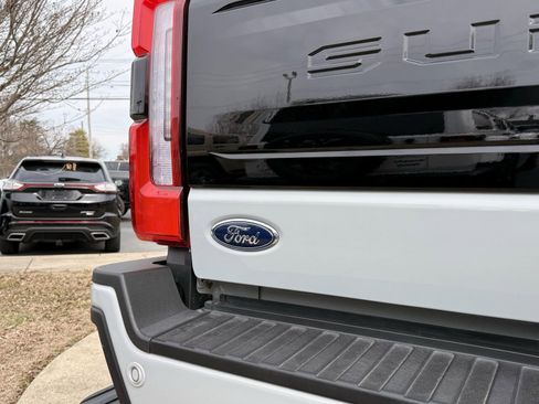 Used 2025 Ford F250 Platinum image 11