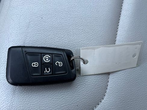 Used 2020 Volkswagen Tiguan SEL Premium R-Line image 28