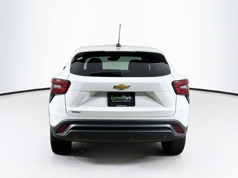Used 2025 Chevrolet Trax LS FWD image 7