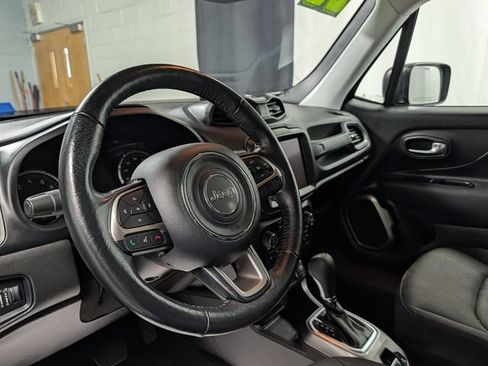 Used 2022 Jeep Renegade Latitude w/ Convenience Group AWD/4WD image 16