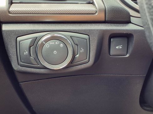 Used 2020 Ford Fusion SE FWD image 17