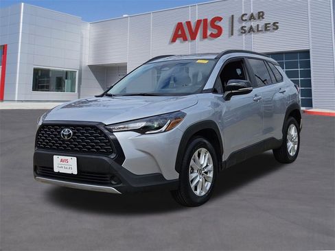 Used 2025 Toyota Corolla Cross LE image 1
