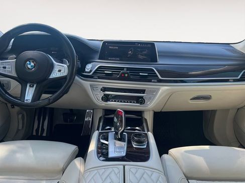 Used 2020 BMW 745e xDrive AWD/4WD image 10