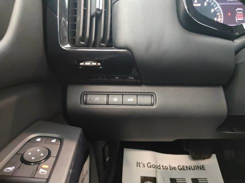 Used 2025 Nissan Pathfinder SV AWD/4WD image 21