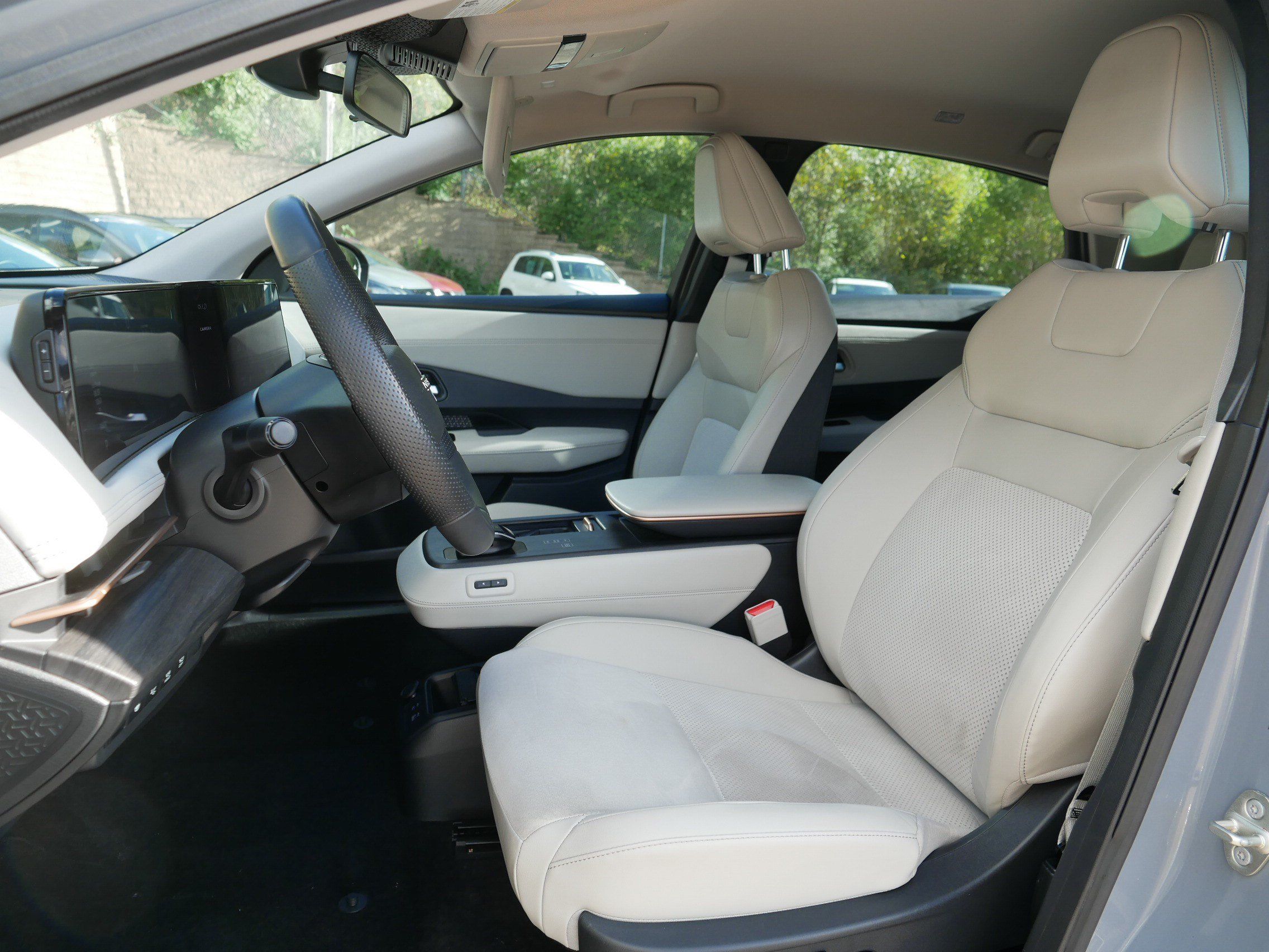 Certified 2024 Nissan Ariya AWD image 32