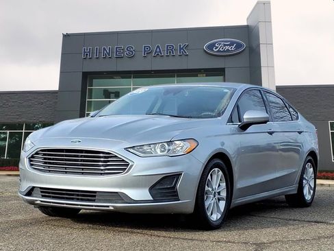 Certified 2020 Ford Fusion SE image 3