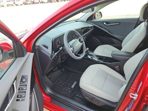 Used 2025 Kia Niro EX image 13