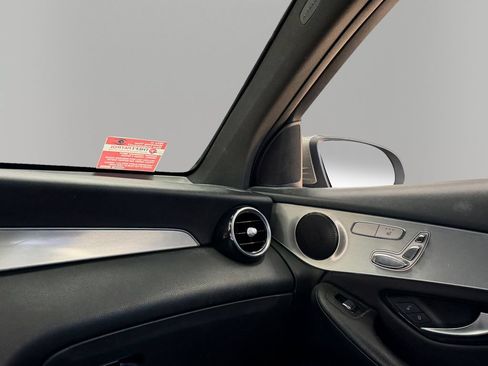 Used 2019 Mercedes-Benz GLC 300 image 24