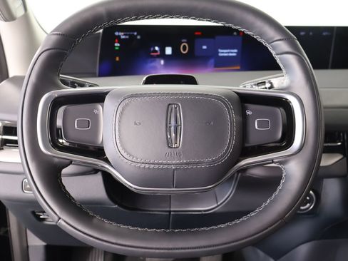 New 2026 Lincoln Navigator Premiere AWD/4WD image 3