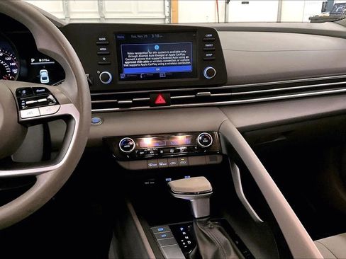 Used 2022 Hyundai Elantra SEL w/ Cargo Package image 6