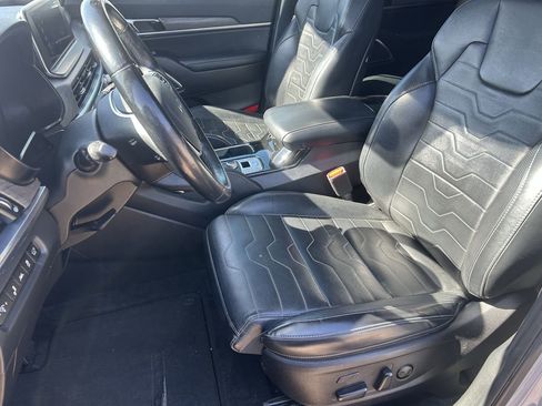 Used 2022 Kia Telluride SX w/ SX Prestige Package AWD/4WD image 12