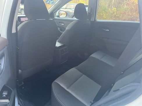 Used 2023 Nissan Rogue SV image 12