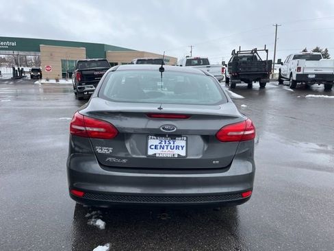 Used 2018 Ford Focus SE w/ SE Appearance Package image 14