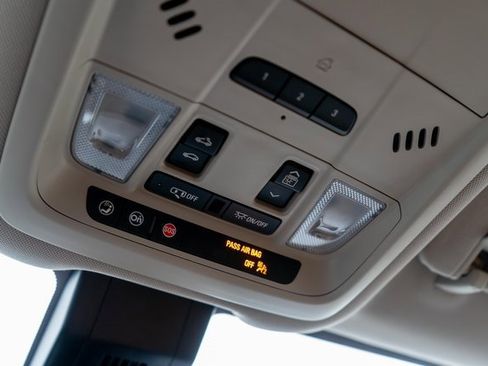 Used 2021 GMC Terrain SLT w/ Infotainment Package II image 40