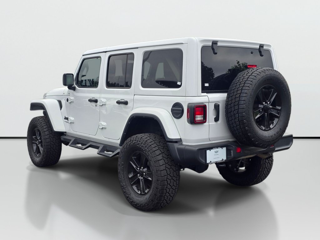 Used 2022 Jeep Wrangler Unlimited Sahara AWD/4WD image 4