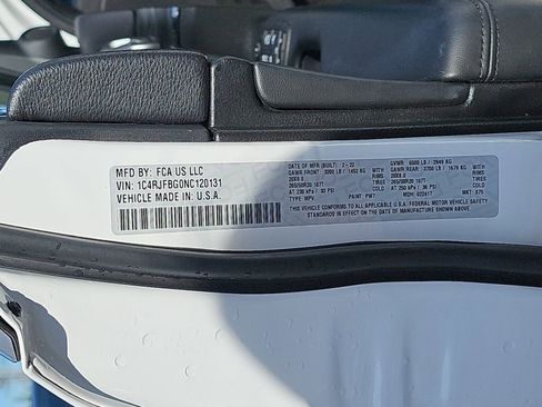 Used 2022 Jeep Grand Cherokee Limited w/ Trailer Tow Group IV image 37