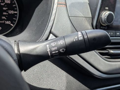 Used 2022 Nissan Altima 2.5 SR AWD/4WD image 7