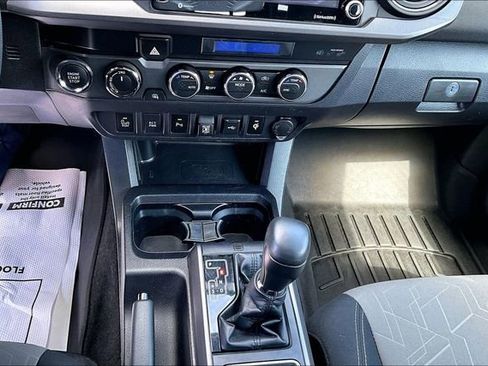 Used 2022 Toyota Tacoma TRD Sport w/ Technology Package image 16