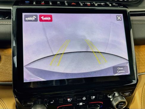 Used 2023 Jeep Grand Cherokee Summit AWD/4WD image 38