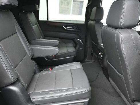 Certified 2025 GMC Yukon XL Denali image 9