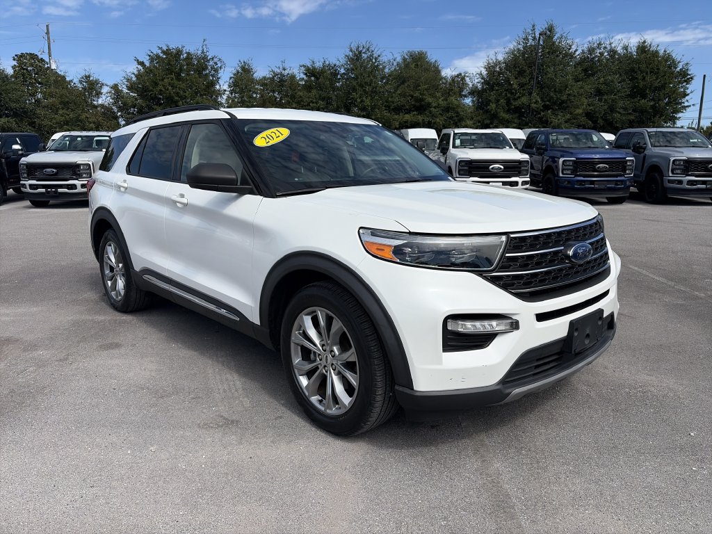 Certified 2021 Ford Explorer XLT w/ Equipment Group 202A RWD image 9