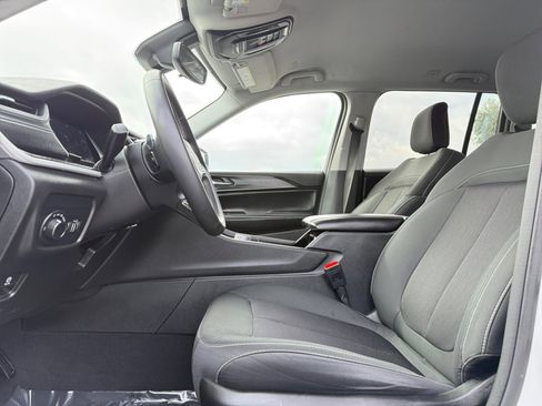 Used 2023 Jeep Grand Cherokee Laredo image 15