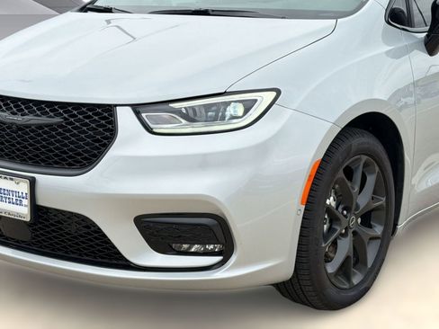 New 2026 Chrysler Pacifica Select w/ S Appearance Package FWD image 11