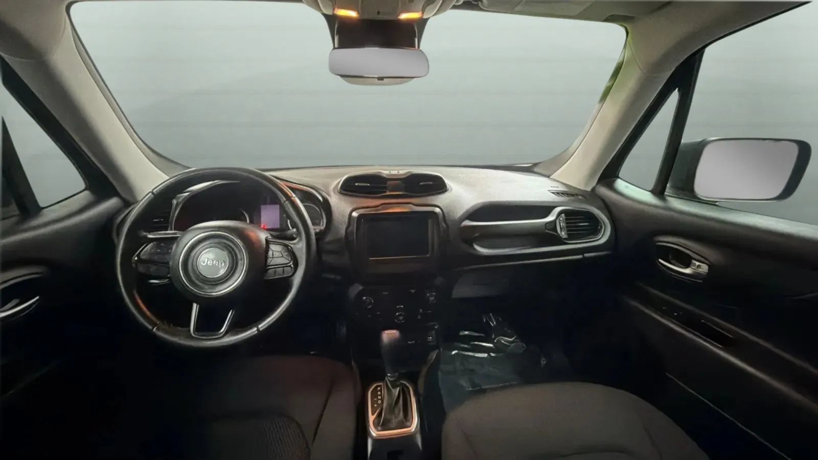 Used 2018 Jeep Renegade Altitude FWD image 10