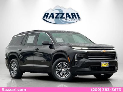 Used 2025 Chevrolet Traverse LT