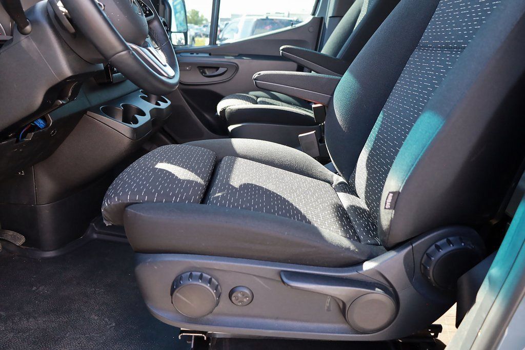 Used 2022 Mercedes-Benz Sprinter 2500 image 13