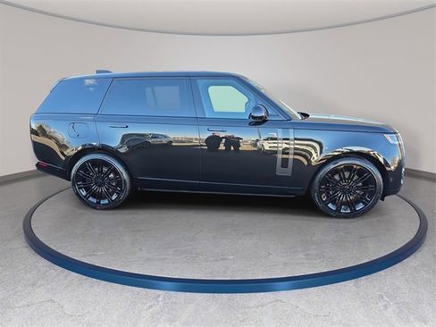 New 2026 Land Rover Range Rover Long Wheelbase SE image 4