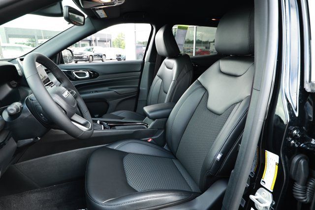 New 2026 Jeep Compass Latitude AWD/4WD image 23