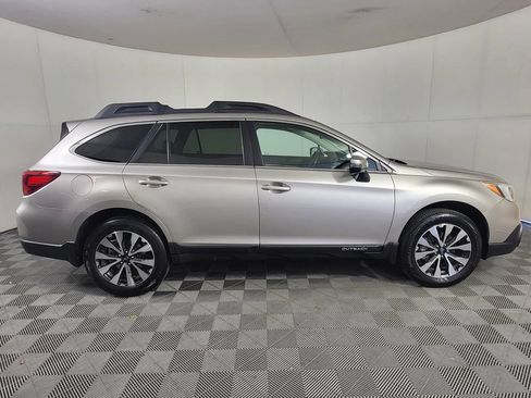 Used 2016 Subaru Outback 2.5i Limited AWD/4WD image 8