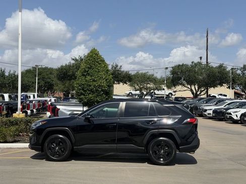 Used 2021 Toyota RAV4 XLE FWD image 4