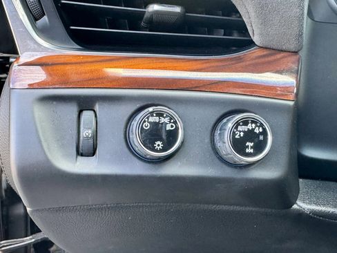 Used 2017 Cadillac Escalade Luxury image 13