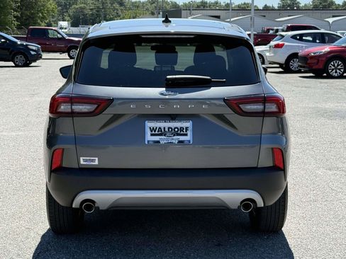 Used 2025 Ford Escape Active AWD/4WD image 3